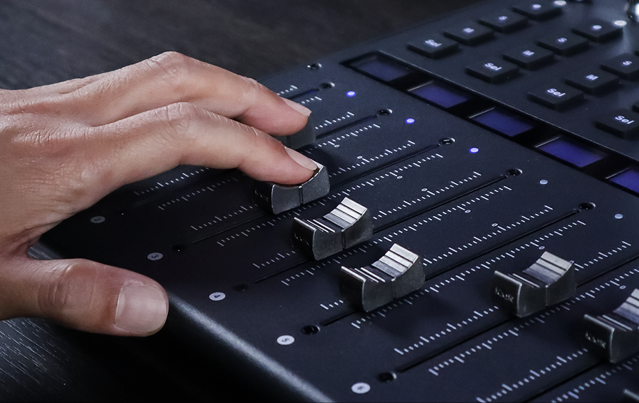 8x touch-sensitive motorized faders with 12-bit resolution