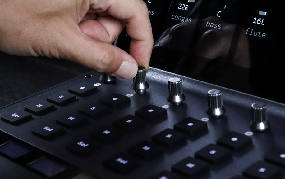 8 smooth action dual-function encoder knobs (Rotate and Enter)